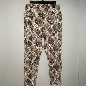 PINK Victoria's Secret Black and White Snake Print Leggings